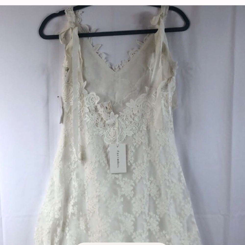 Stunning dress worn once for wedding.